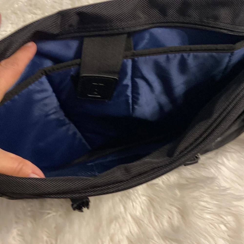 TRAVELPRO Black Men's Bag Expendable Messenger Bag wide 17/18” lengths 13/14”